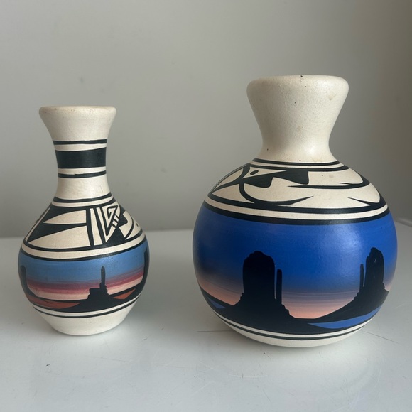 2-Navajo Art Pottery Hand Painted Signed Southwest Aztec Bud Vase 5” & 5.5” Vase - Picture 1 of 14